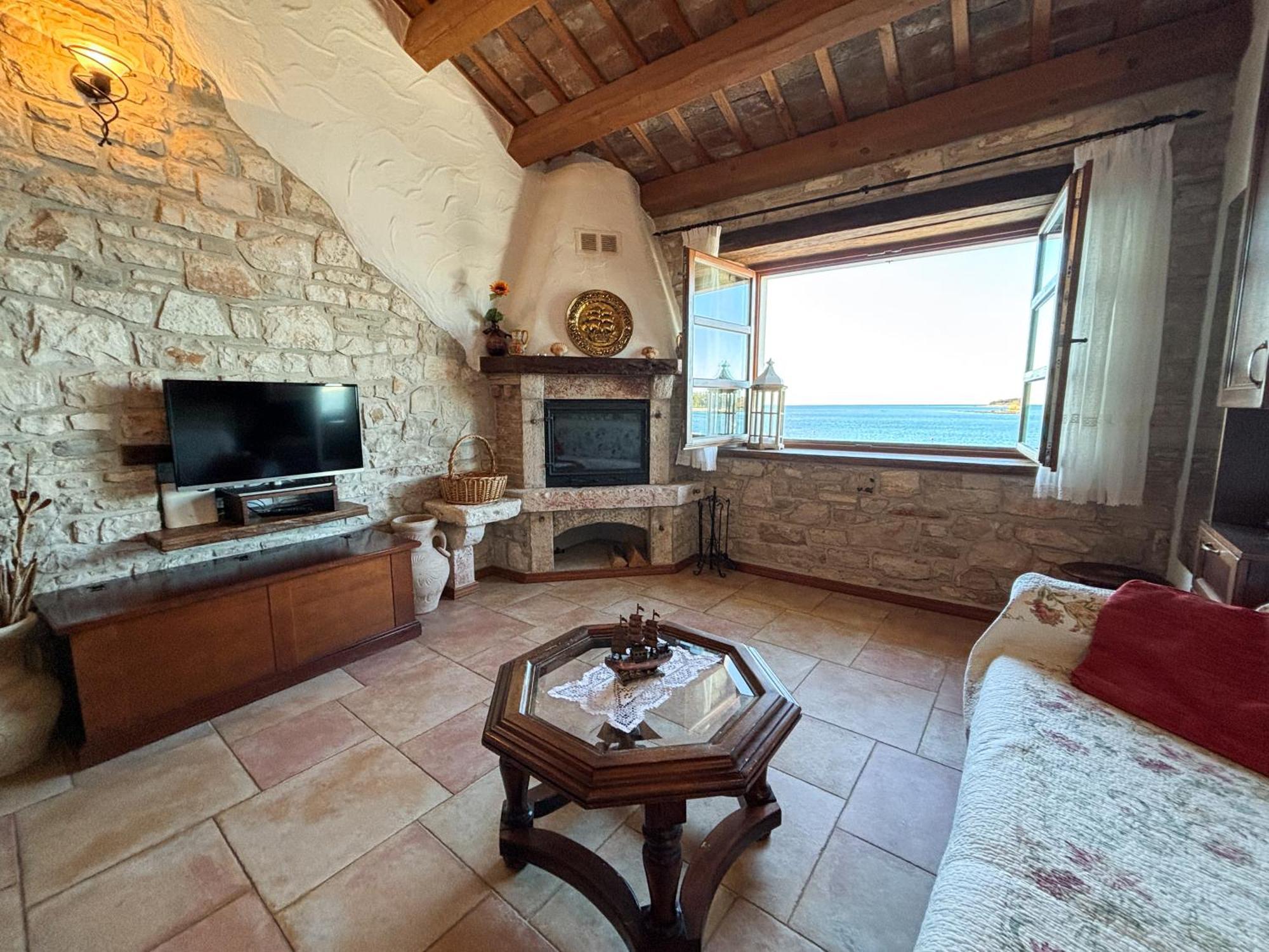 City Center Coastal Escape - Apartments With Sea View Or Cozy Room Новиград Экстерьер фото